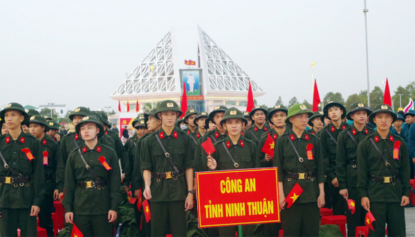 Tân binh háo hức trước ngày lên đường nhập ngũ -0