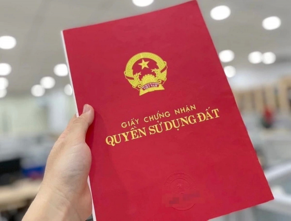                       Phát hiện sổ đỏ có nhiều dấu hiệu giả mạo -0