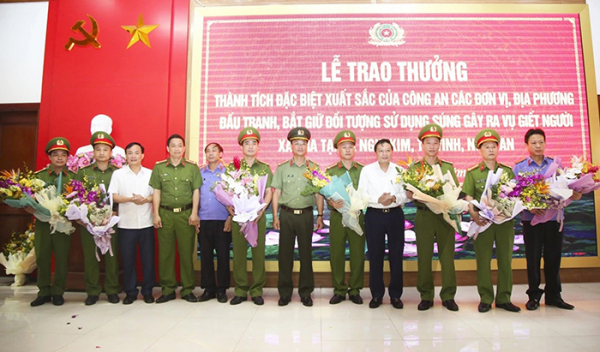 Những người  gương mẫu, tiên phong -0