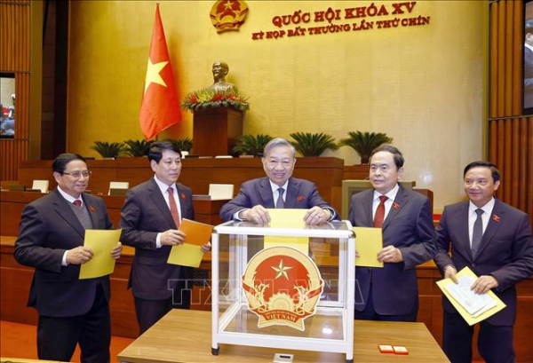 Quốc hội ban hành Nghị quyết về cơ cấu tổ chức của Chính phủ -0