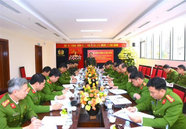  Deputy Minister Le Van Tuyen works with Police Department of Fire and Rescue -0