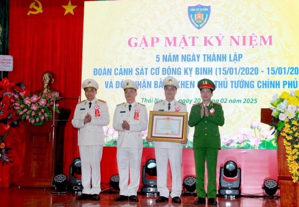 Đoàn Cảnh sát cơ động Kỵ binh kỷ niệm 5 năm thành lập, đón nhận Bằng khen của Thủ tướng -0