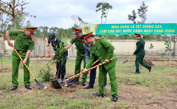 Khai giảng khóa huấn luyện cho hơn 2.300 chiến sĩ mới tại Trung Bộ -0