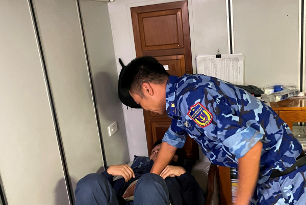Tàu Cảnh sát biển kịp thời cấp cứu thuyền viên bị đau ruột thừa cấp trên biển -0