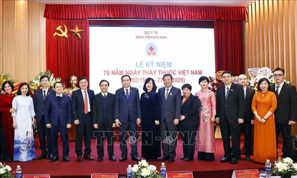 Chủ tịch Quốc hội Trần Thanh Mẫn dự Lễ kỷ niệm 70 năm Ngày Thầy thuốc Việt Nam tại Bệnh viện Hữu Nghị -0