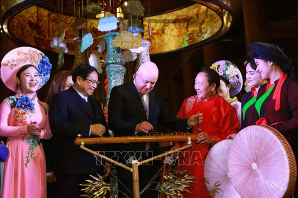 Thủ tướng Phạm Minh Chính và Thủ tướng Christopher Luxon thăm Văn Miếu - Quốc Tử Giám -0