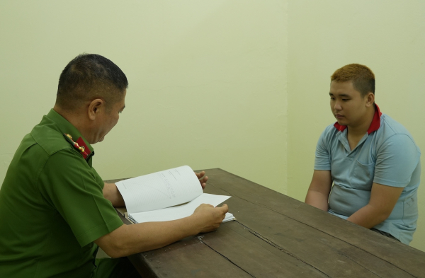 cơ quan thi hành án hình sự công an tỉnh tiền giang làm việc với đối tượng nguyễn hoàng long. ảnh trọng tín. (1).jpeg -0