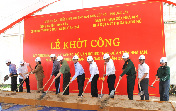 Công an Đắk Lắk khởi công xây dựng 4.285 căn nhà cho hộ nghèo -0