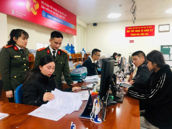 Công an tỉnh Lạng Sơn tiếp quản hiệu quả các nhiệm vụ mới không để gián đoạn, ảnh hưởng đến nhu cầu của nhân dân -0
