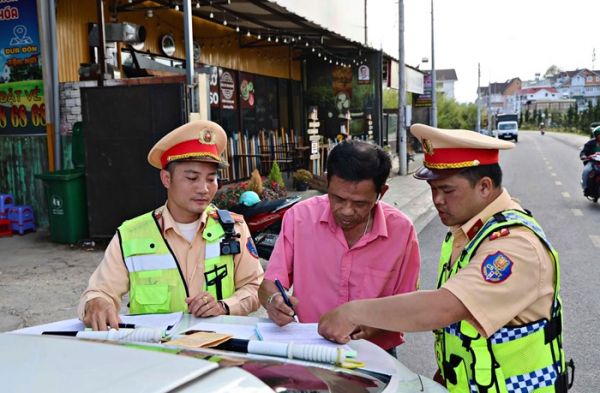 Kiểm tra văn phòng của Công ty TNHH Điền Linh -0