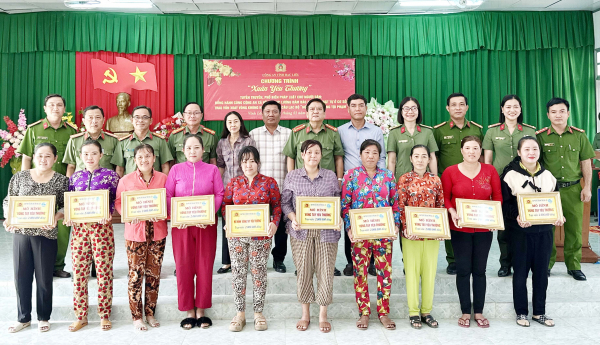 Phụ nữ Công an Bạc Liêu chung tay vì cuộc sống cộng đồng -0