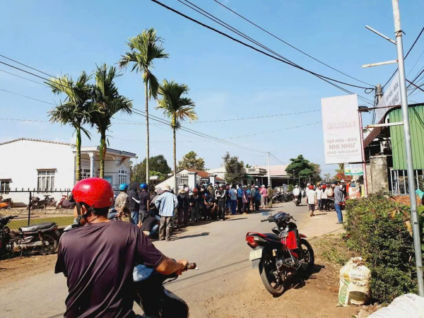 Bị bạn gái chia tay, nam thanh niên sang nhà đâm chết bạn gái rồi đến Công an đầu thú -0