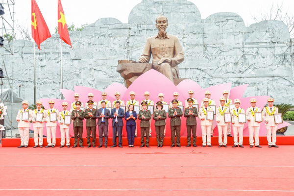 20 gương mặt tiêu biểu.jpg -0