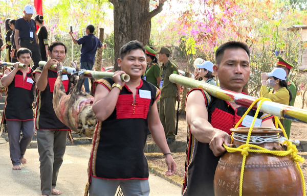 Độc đáo Lễ cúng sức khỏe cho voi -0