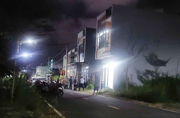 Phát hiện người đàn ông treo cổ tại nhà riêng -0