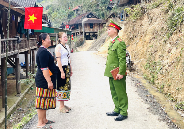 Những bước chân lặng thầm bên dòng Nậm Nơn -0