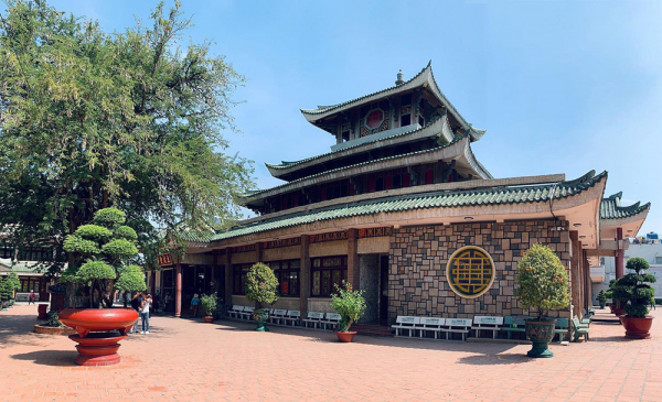 mieu-ba-chua-xu-nui-sam.jpg -0