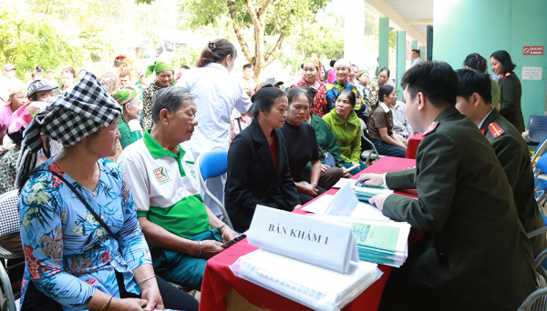 Chăm lo sức khỏe cho người dân nơi vùng cao biên giới -0