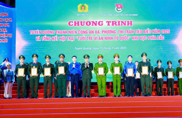 Tuyên dương 80 thanh niên Công an xã, phường, thị trấn tiêu biểu -0