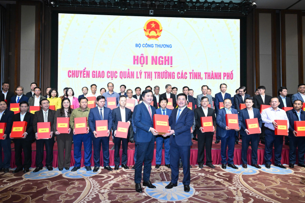 Chính thức chuyển giao Cục Quản lý thị trường về các địa phương -0