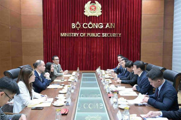 Minister Luong Tam Quang urges FedEx to boost logistics, aviation security cooperation -0