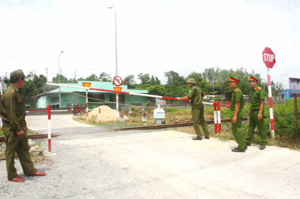 Vọng gác đường sắt đầu tiên ở Phú Yên do lực lượng an ninh trật tự ở cơ sở đảm trách -0