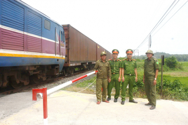 Vọng gác đường sắt đầu tiên ở Phú Yên do lực lượng an ninh trật tự ở cơ sở đảm trách -0