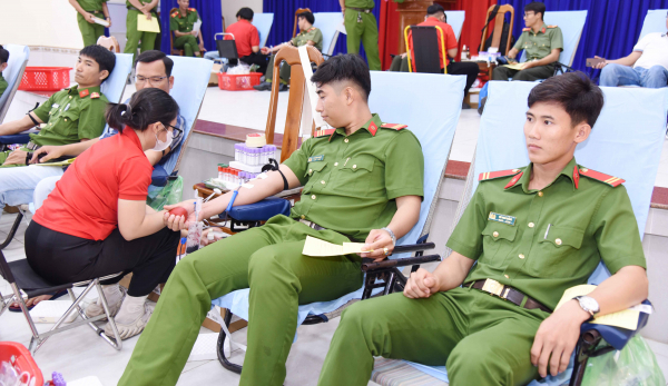 Công an tỉnh Cà Mau tổ chức hiến máu tình nguyện năm 2025 -0
