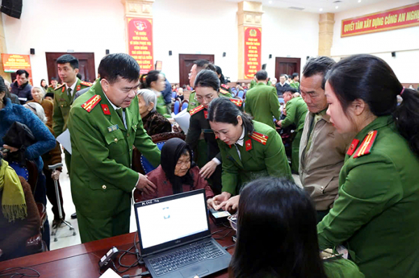 Thu nhận mẫu ADN thân nhân của liệt sĩ - việc làm đầy tính nhân văn -0
