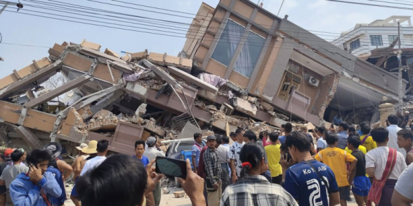Bộ Công an cử 25 chiến sĩ cùng chó nghiệp vụ cứu trợ động đất tại Myanmar -0