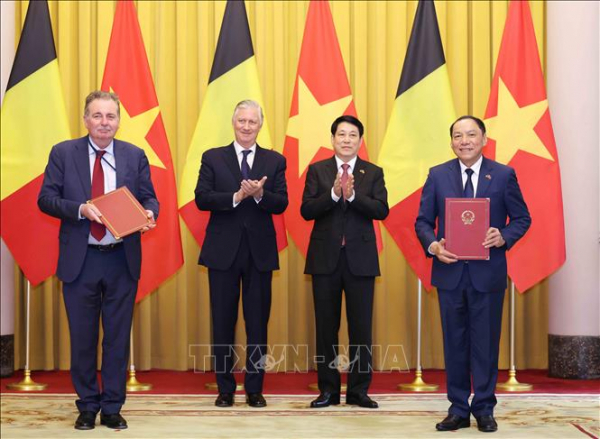 Việt Nam luôn coi trọng và mong muốn tăng cường hợp tác nhiều mặt với Bỉ -0