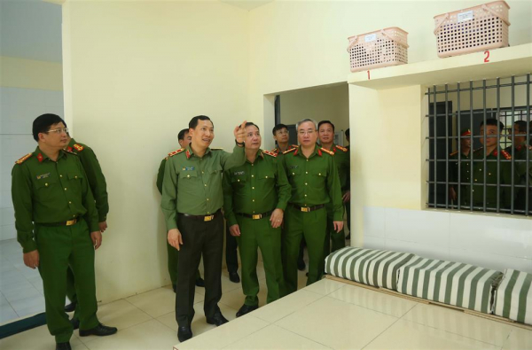 Deputy Minister Le Van Tuyen inspects amnesty work in Quang Ninh -1