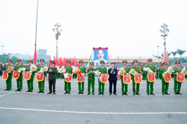 Sôi nổi Hội thi thể thao nghiệp vụ chữa cháy và cứu nạn, cứu hộ - Khu vực III -0