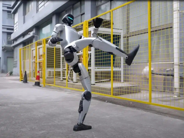 Robot cảnh sát  gây sốt ở Trung Quốc -0