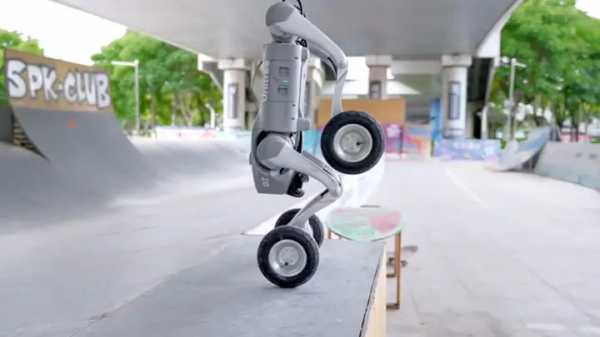 Robot cảnh sát  gây sốt ở Trung Quốc -0