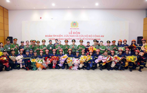 Thứ trưởng Lê Văn Tuyến đón Đoàn CNCH Bộ Công an trở về từ Myanmar -0