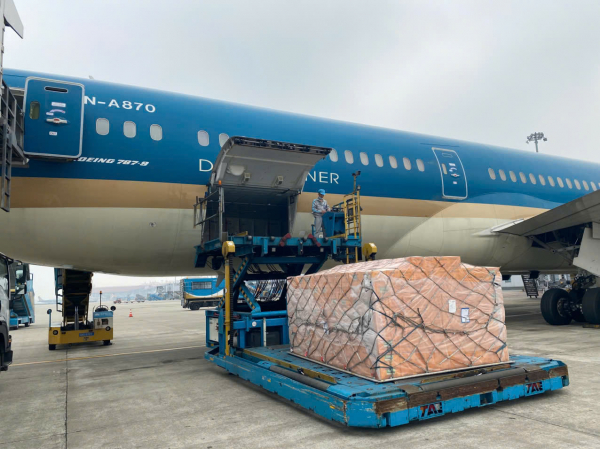 Bộ Công an và Bộ Quốc phòng gửi gần 30 tấn hàng cứu trợ đến Myanmar -0