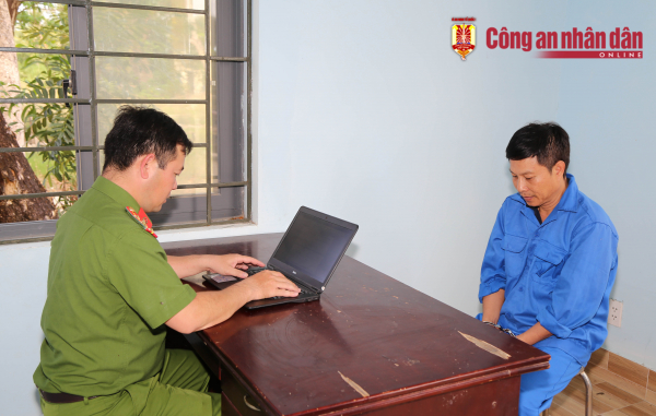 Mâu thuẫn đất đai, đâm chém 4 anh, em nhà vợ thương vong -0