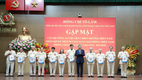 Xúc động cuộc gặp mặt nghĩa tình của Tổng Bí thư Tô Lâm với cán bộ Công an chi viện chiến trường miền Nam -0