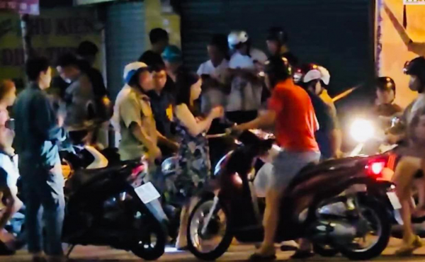 Nghe tin nạn nhân chết, đối tượng đâm chết người đi Vespa sau va quẹt ra đầu thú -0