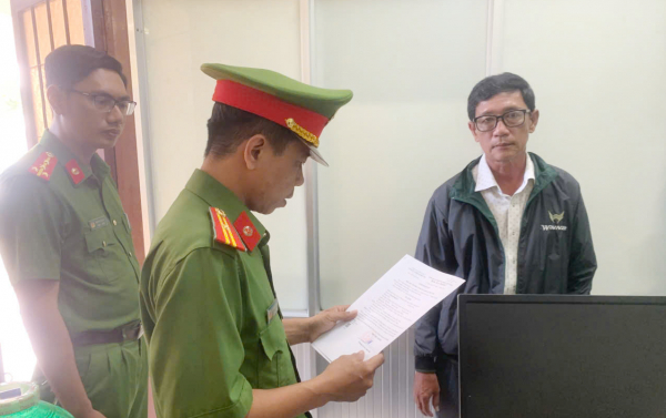 Khởi tố cựu Phó chi cục thuế huyện ở Cà Mau -0