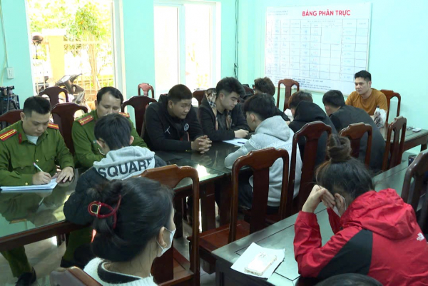 Đang tránh tàu hỏa, nam thanh niên bất ngờ bị đánh nhập viện cấp cứu -0