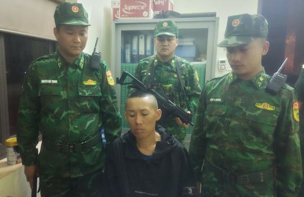 Khống chế&nbsp;đối tượng gây thương tích&nbsp;tại khu vực cửa khẩu Quốc tế Lào Cai -0