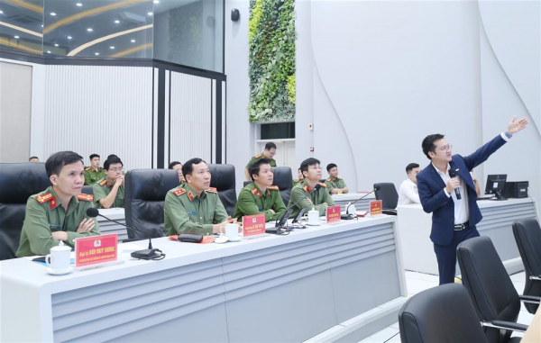  Deputy Minister Le Van Tuyen inspects Bac Ninh fire, explosion and accident warning system -0