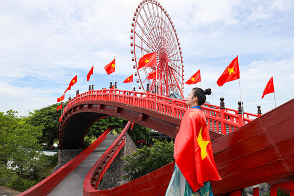 Dịp lễ 30/4, đến Sun World Ha Long sống trong rực rỡ cờ hoa -0
