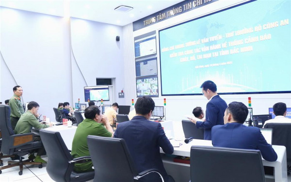  Deputy Minister Le Van Tuyen inspects Bac Ninh fire, explosion and accident warning system -0