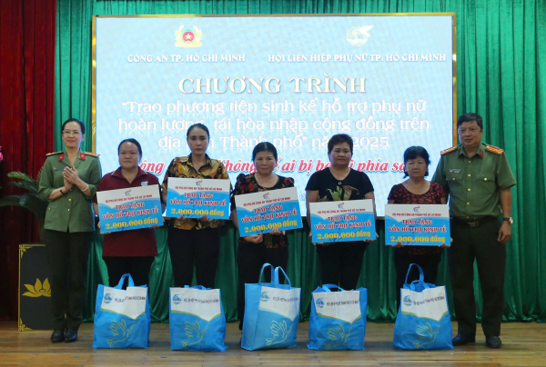  Trao phương tiện sinh kế cho phụ nữ hoàn lương, tái hòa nhập cộng đồng -1