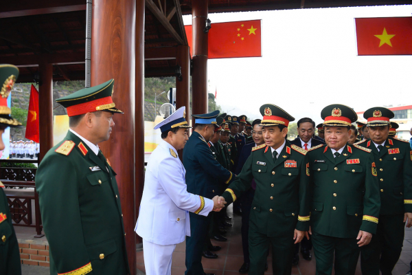Bộ trưởng Bộ Quốc phòng Trung Quốc đón Đoàn đại biểu cấp cao Bộ Quốc phòng Việt Nam sang dự giao lưu -0