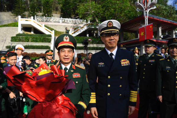 Bộ trưởng Bộ Quốc phòng Trung Quốc đón Đại tướng Phan Văn Giang và đoàn đại biểu cấp cao Bộ Quốc phòng Việt Nam sang dự giao lưu -1