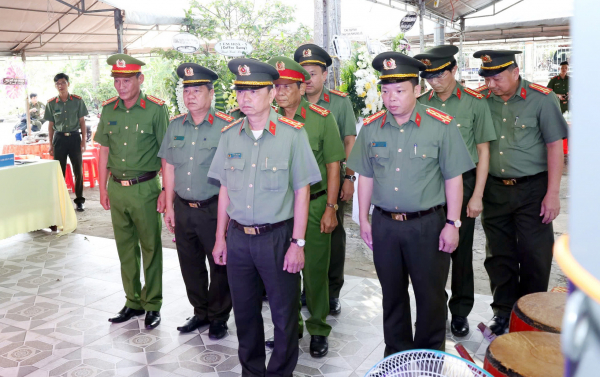 Tạm giữ hình sự đối tượng chống người người thi hành công vụ khiến Đại úy Công an hy sinh -0